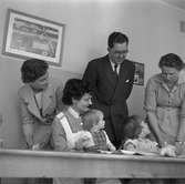 Besök på barnhemmet i Adolfsberg.
9 april 1959.