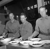 I3 husmor avtackas. 
30 april 1959.