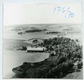 Skultuna sn, Västerås, Forsby.
Flygfoto över Forsby, 1970.