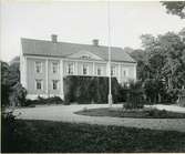 Skultuna sn, Västerås, Frövi.
Frövi gård. Gårdsfasaden, 1919.