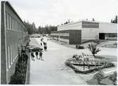 Skultuna sn, Västerås, Skultuna bruk.
Exteriör av Foliefabriken, 1964.