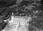 Under 1800-talets stora kyrkobyggnadsperiod väcktes frågan om uppförande av en ny, rymligare kyrka i Västra Torsås .Det uppstod tvist var den nya kyrkan skulle byggas. 
Frågan fick avgöras av Kungl Maj:t 1858 som fastställde platsen till Lönashult. Byggnadsarbetet kom igång 1870. 1872 var den nya kyrkan färdig.