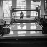 Man i arbete vid PM 4, virapartiet, på pappersbruket Papyrus i Mölndal, 6/5 1955.