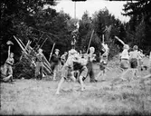 Barnkoloni - lekande pojkar, Sandika, Harg socken, Uppland