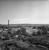 Utsikt över pappersbruket Papyrus fabriksområde i Mölndal, 3/6 1955.