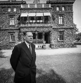 Disponent Hans Hulthén utanför Villa Papyrus i Mölndal, 15/6 1995.