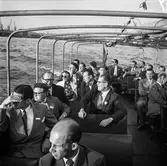 Reportage från pappersbruket Papyrus pressvisning den 29/8 1955. Båttur i Göteborgs hamn. Mannen i baskern är Håkan Thörnqvist, personalchef.