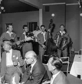 Reportage från pappersbruket Papyrus pressvisning i Mölndal, 29/8 1955.