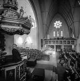 Utdelning av minnesgåvan vid pappersbruket Papyrus 60-årsjubileum. Mölndals kyrka, 24/9 1955.