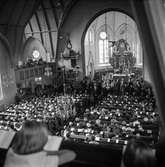 Utdelning av minnesgåvan vid pappersbruket Papyrus 60-årsjubileum. Mölndals kyrka, 24/9 1955.