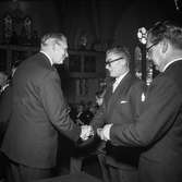 Utdelning av minnesgåvan vid pappersbruket Papyrus 60-årsjubileum. Mölndals kyrka, 24/9 1955.