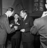 Utdelning av minnesgåvan vid pappersbruket Papyrus 60-årsjubileum. Mölndals kyrka, 24/9 1955.