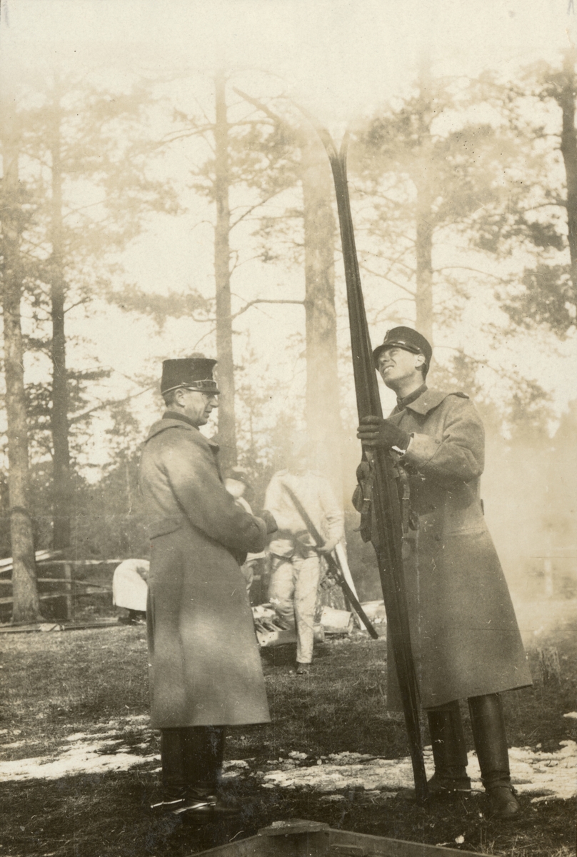 Sigrid Sjöström, Soldiers on practice fields.