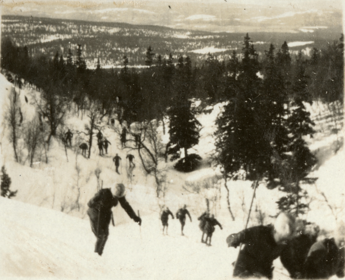 Sigrid Sjöström, Soldater i skidbacken.