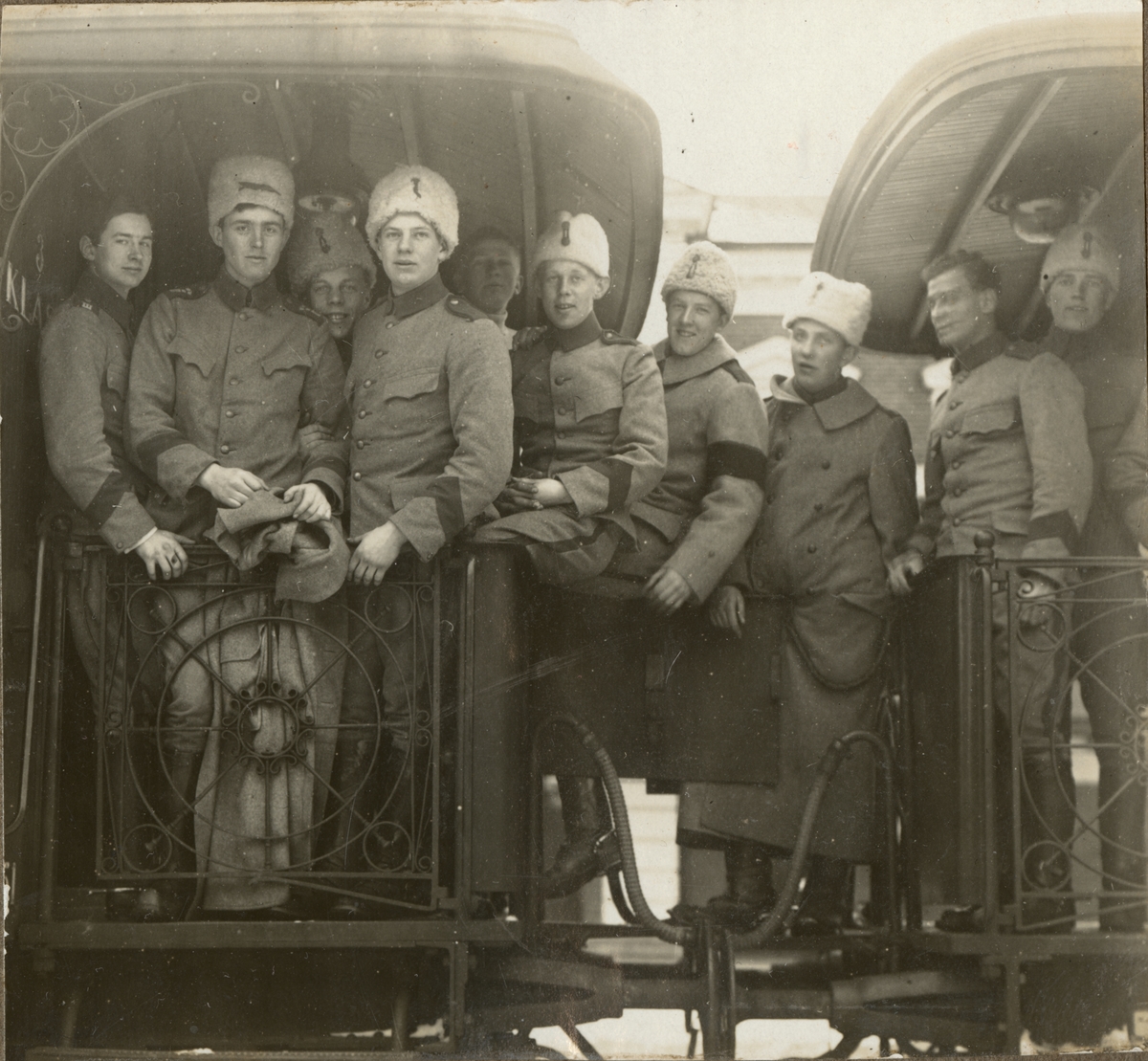 Sigrid Sjöström, Soldiers on a train carriage.