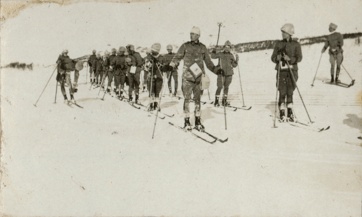 Sigrid Sjöström, Soldater på skidor.