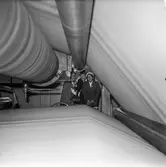 Fabriksvisning för Papyrus anställdas anhöriga. Pappersbruket Papyrus i Mölndal, 28/5 1957.