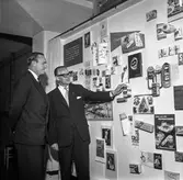 Fabriksvisning för Papyrus anställdas anhöriga. Pappersbruket Papyrus i Mölndal, 28/5 1957.