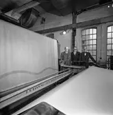 Pappersbruket Papyrus i Mölndal, 12/11 1957. Överingenjör Einar Schiller, William Tibell och Reinhold Wendel.