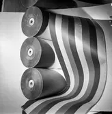 Pappersrullar från pappersbruket Papyrus i Mölndal, 30/12 1957.