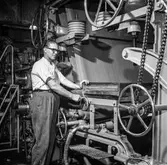 Carl Magnusson, förare av PM12 på pappersbruket Papyrus i Mölndal, 1/10 1959.