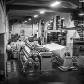 Man i arbete vid rullstol PM12 på pappersbruket Papyrus i Mölndal, 5/12 1959.