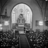 Utdelning av pappersbruket Papyrus minnesgåva 1960. Mölndals kyrka, 9/11 1960.