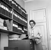 Kvinna i arbete på pappersbruket Papyrus i Mölndal, 19/9 1962.