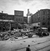 Rivning av byggnad nr 9, 10 och 11 på pappersbruket Papyrus i Mölndal, 10/6 1964.