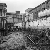 Schaktning vid byggnad nr 9 på pappersbruket Papyrus i Mölndal, 8/9 1964.