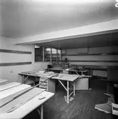 Interiörfotografi från laboratoriet på pappersbruket Papyrus i Mölndal, 23/9 1964.
