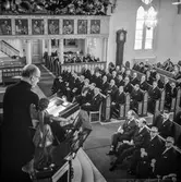 Utdelning av pappersbruket Papyrus minnesgåva 1965. Mölndals kyrka, 9/11 1965