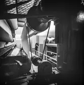 Man i arbete vid PM5 på pappersbruket Papyrus i Mölndal, 29/11 1965.