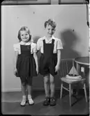 BARNKLÄDER Å MODELL, POJKE OCH FLICKA