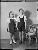 BARNKLÄDER Å MODELL, POJKE OCH FLICKA