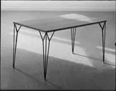 BORD MED STÅL- EMALJ- BEN FÖR MÖNSTERSKYDD