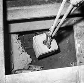 Byggnad 19 på pappersbruket Papyrus i Mölndal, 16/7 1966. Förstärkning av bjälklag genom megapålning.