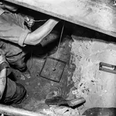 Byggnad 19 på pappersbruket Papyrus i Mölndal, 16/7 1966. Förstärkning av bjälklag genom megapålning.