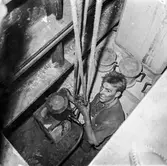 Byggnad 19 på pappersbruket Papyrus i Mölndal, 16/7 1966. Förstärkning av bjälklag genom megapålning.