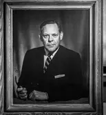 Porträttfotografi av Hans Hulthén. Disponent vid aktiebolaget Papyrus 1942-1967.