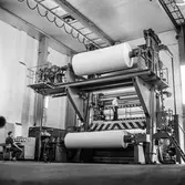 Män i arbete vid glätt nr 5 på pappersbruket Papyrus i Mölndal, 5/9 1968.