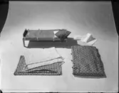 MODELLSÄNG MED SÄNGKLÄDER (AKTIV HUSHÅLLNING)