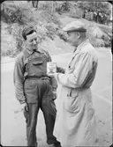 2 MÄN MED LIMBURK FÖR ANNONS