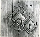 Rytterne sn, Västerås.
Medeltida kyrkdörr från Stora Rytterne kyrka, 1981.