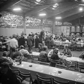 Fabriksvisning för Papyrus anställdas anhöriga. Pappersbruket Papyrus i Mölndal, 10/10 1970.