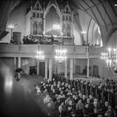 Utdelning av minnesgåvan vid pappersbruket Papyrus 75-årsjubileum. Mölndals kyrka, 31/10 1970.