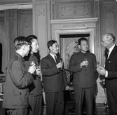 Pappersbruket Papyrus får besök av en kinesisk handelsdelegation. Villa Papyrus i Mölndal, 24/9 1971.