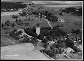 Flygfoto över Dingtuna kyrka