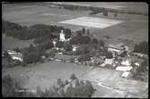 Flygfoto över Bro kyrka, Köping