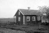 Skräddare Anders Erik Tivander.
Född 1873 i Götlunda sn
Bodde 1880 på Sörgården i Götlunda
Bodde 1890 i Mariestad som skräddarlärling
Bodde 1900 i Torpelund, Fägre sn som skräddare.
Död 1934 i Kyrkefalla sn.